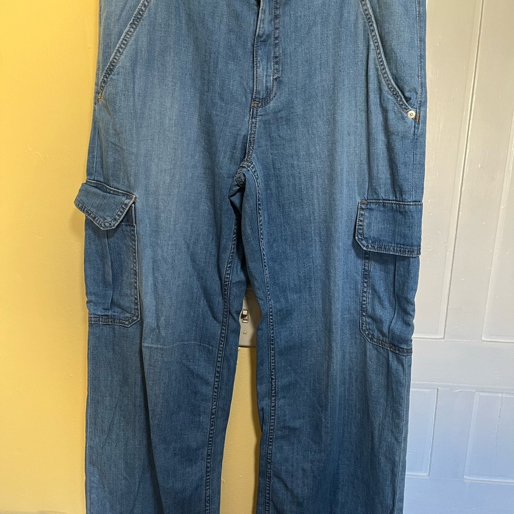 Banana Republic Wide Leg Cargo Jeans size 10
